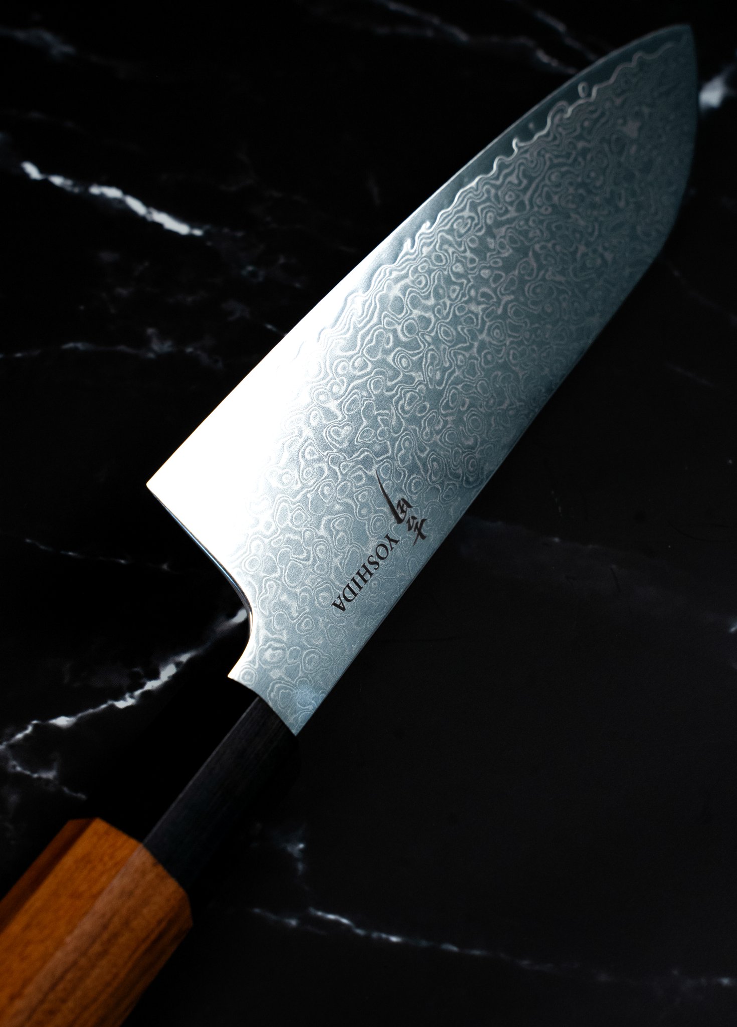 Acier damas : deux traditions de forge, un même tranchant d'exception