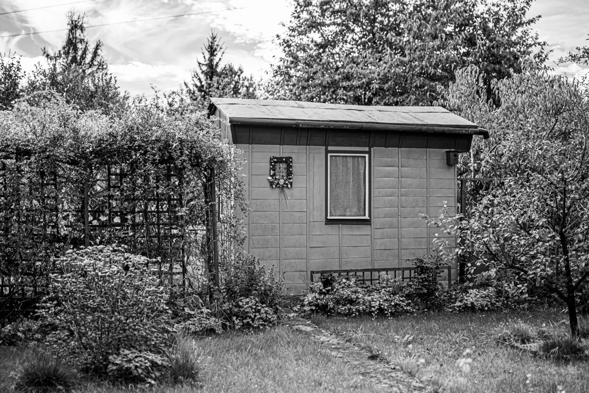 Peindre un abri de jardin en parpaing : la préparation fait tout