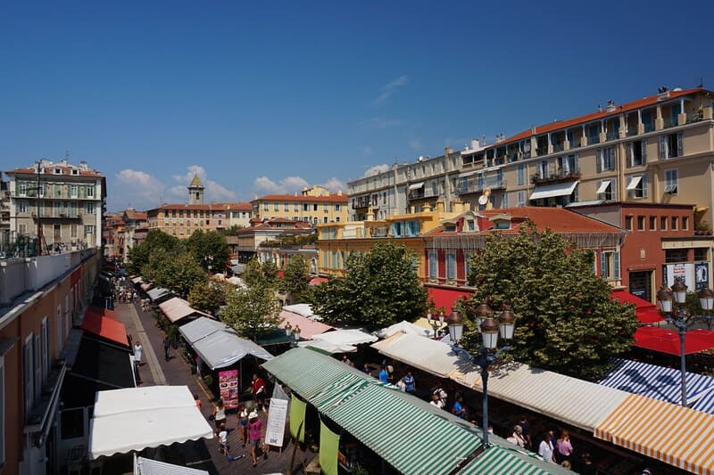 Le cours Saleya dans le Vieux Nice
