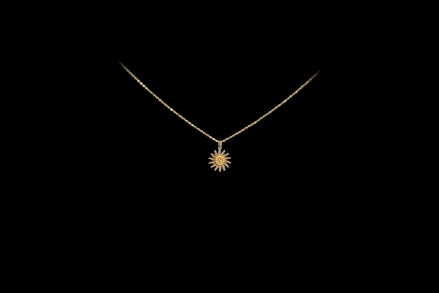 285bcb529940a685a9dfd095c8355d64c2533777 La médaille laïque, un bijou chargé de sens qui traverse les générations