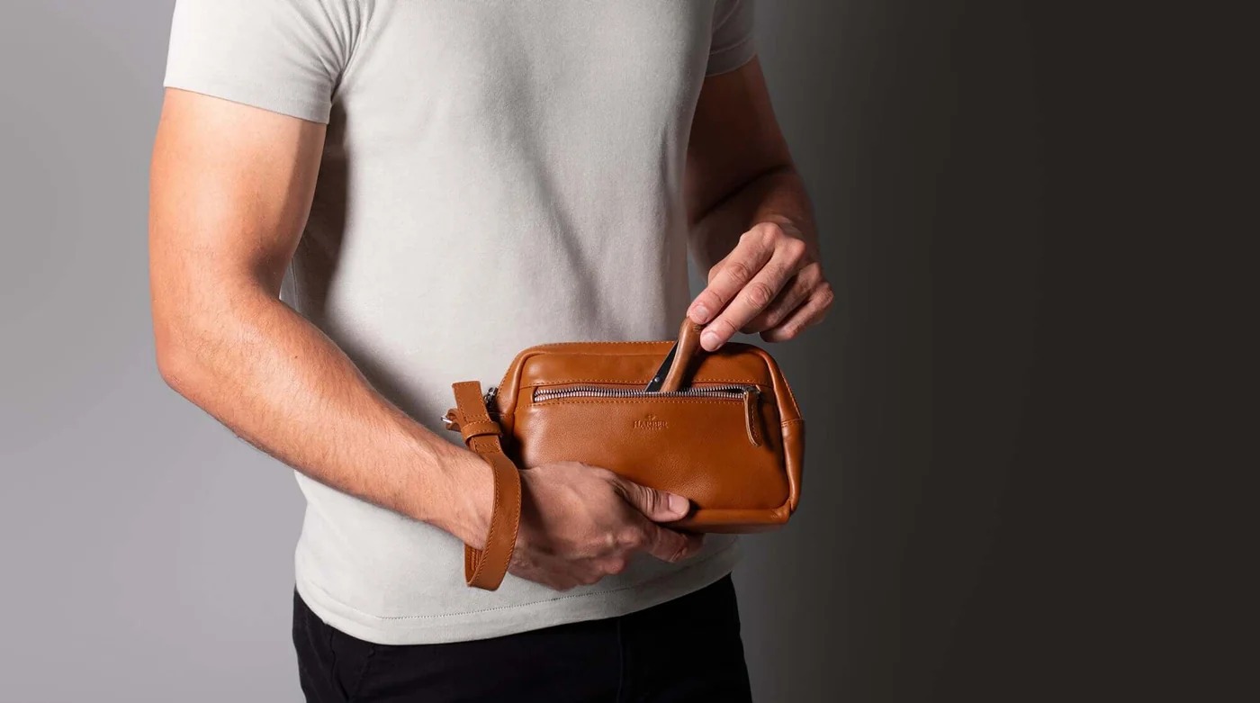Que doit contenir la trousse de toilette d’un homme en voyage ? Que doit contenir la trousse de toilette d’un homme en voyage ?