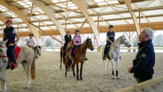 Stages d'équitation 2026 : notre sélection pour progresser à pied et à cheval