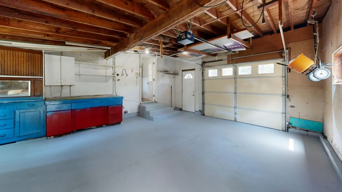 Porte entre garage et maison : faut-il vraiment qu'elle soit coupe-feu ?