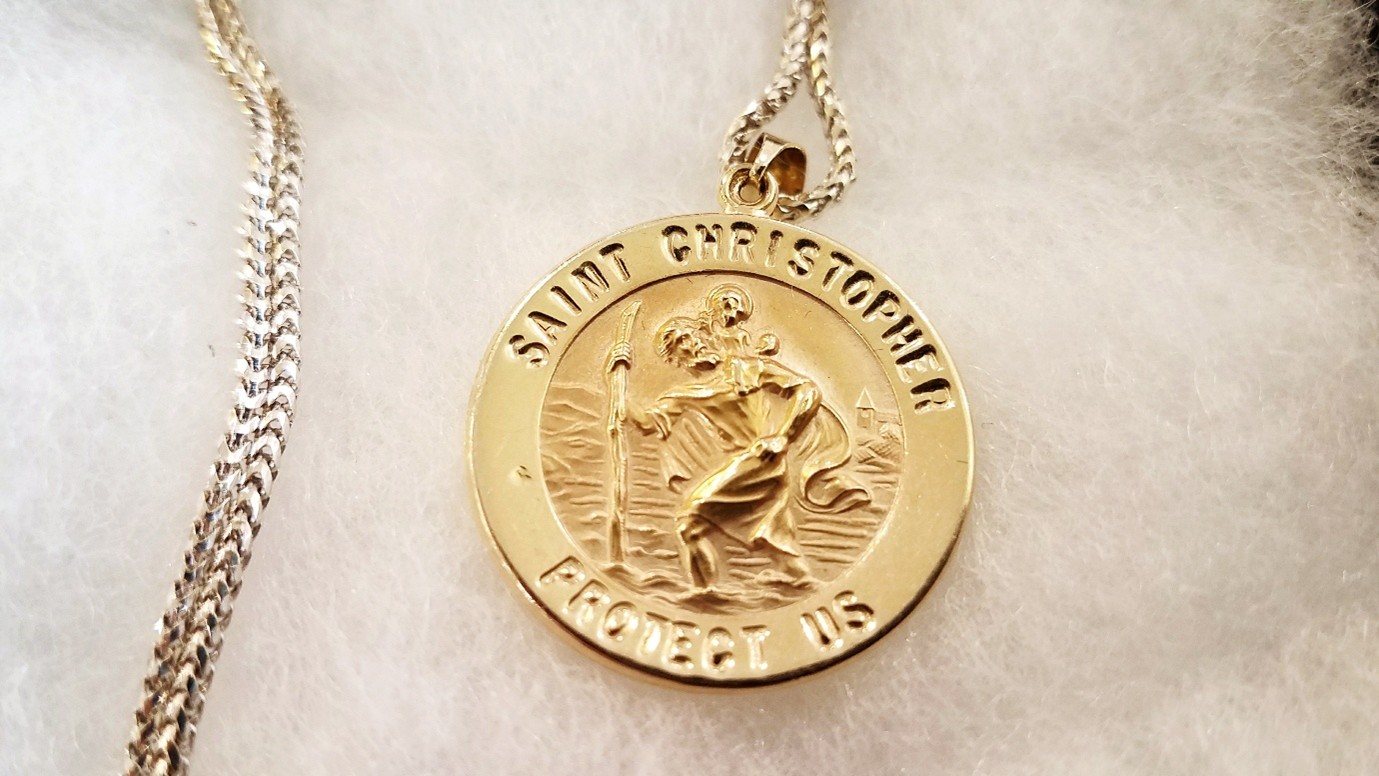 Offrir une médaille de baptême : que raconte le choix du Saint pour l’enfant baptisé ?