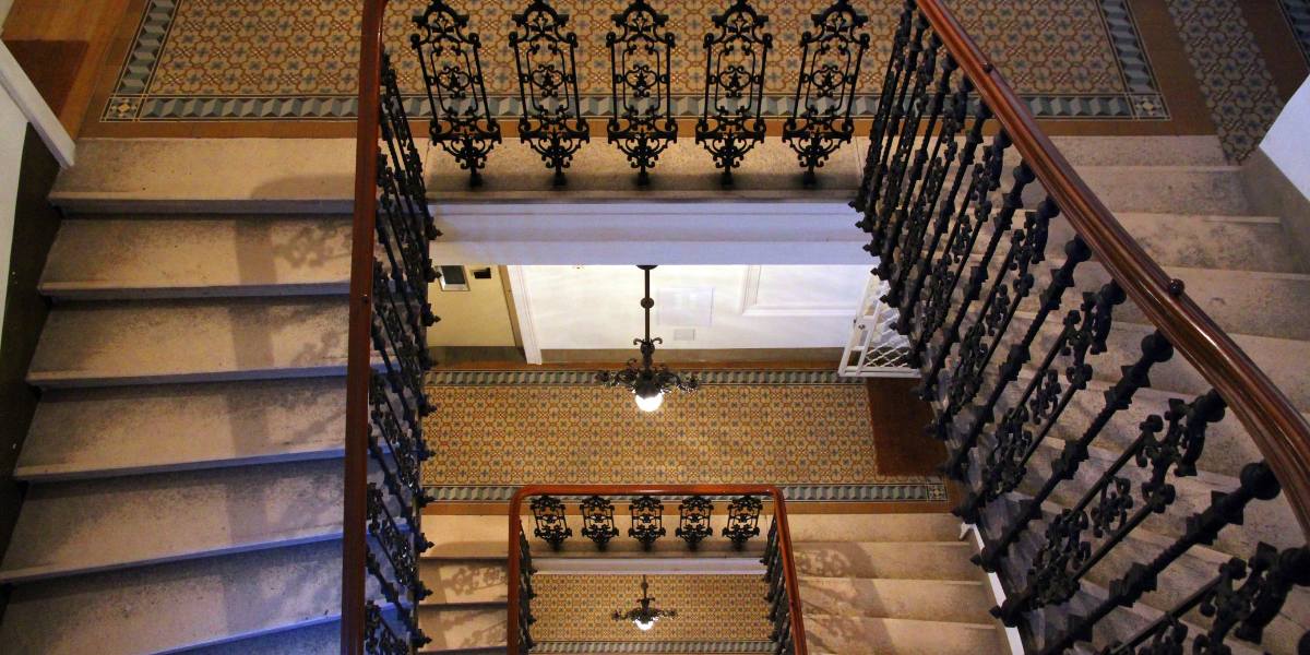 Comment peindre une cage d'escalier en toute sécurité ?