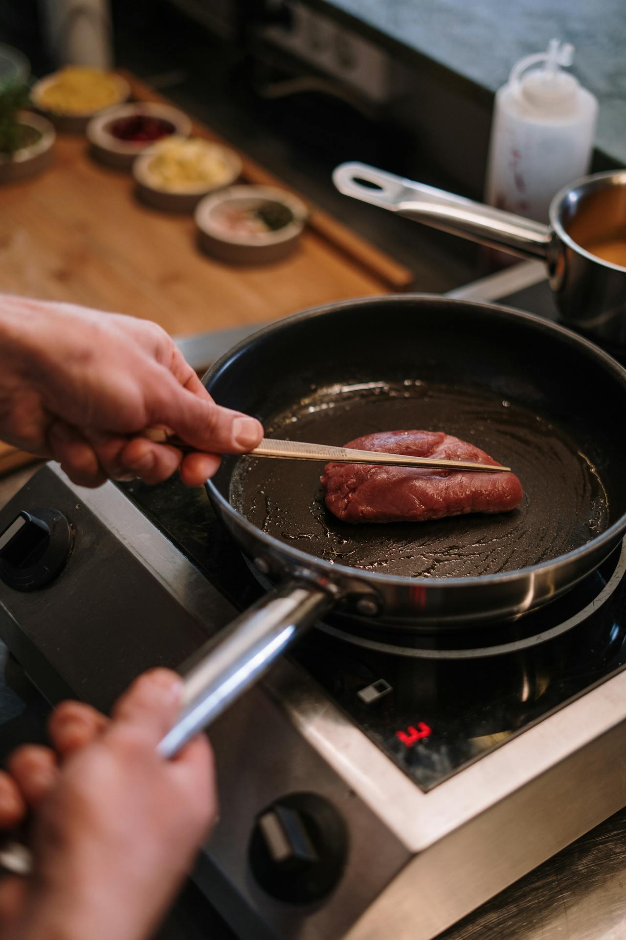 Bien choisir sa poêle pour réussir ses recettes à la bière et ses plats conviviaux