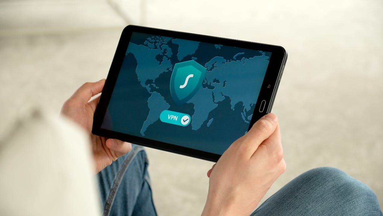 Travailler en voyage : pourquoi un VPN devient indispensable pour les nomades digitaux