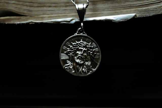 La médaille du Christ, un souvenir qui accompagne une vie
