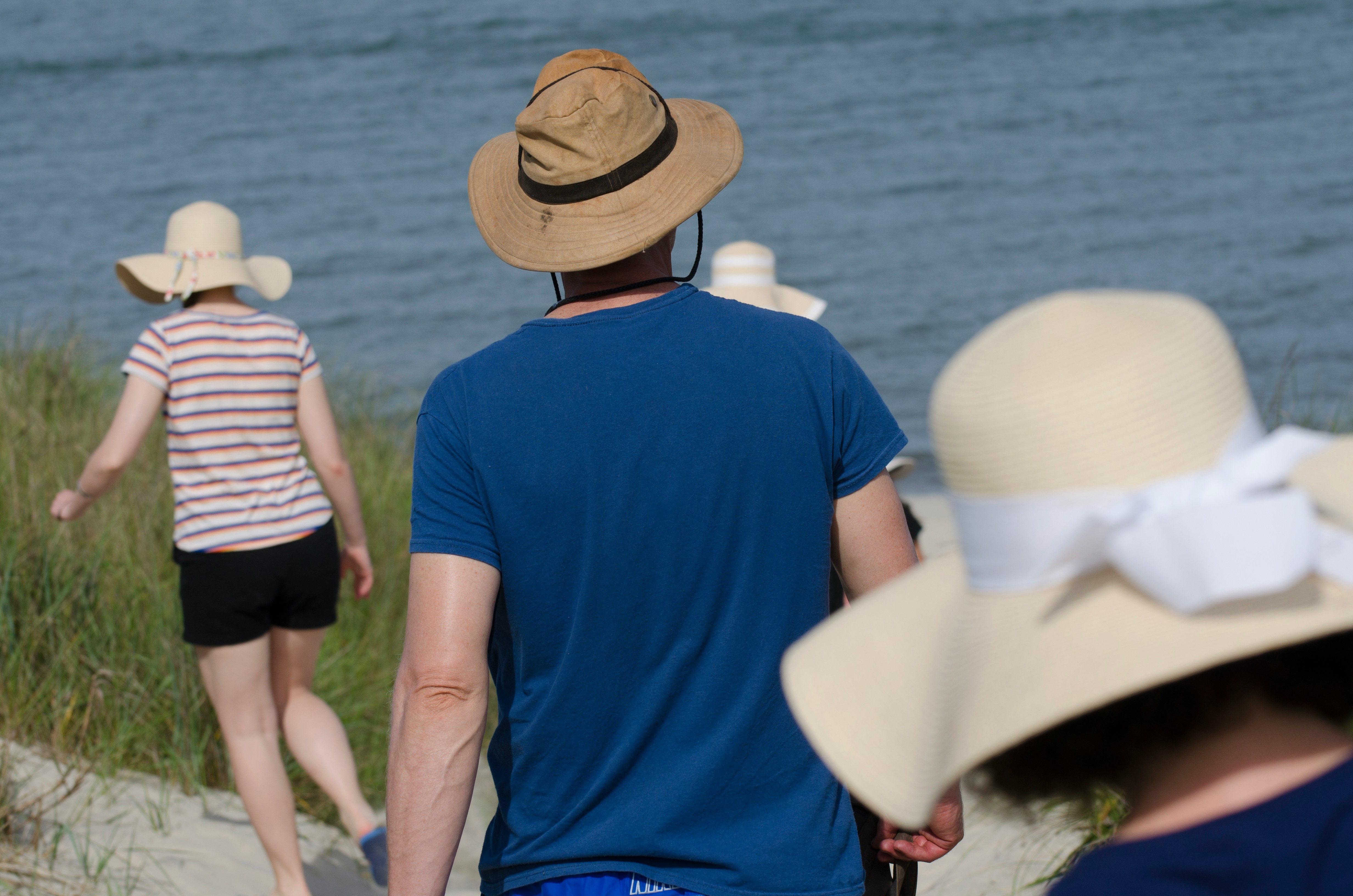 Comment bien choisir ses vêtements anti-UV pour profiter du soleil en toute sécurité ?