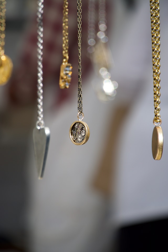 8d426b0ffaf61adb168310e2341702b560cb5487 La médaille laïque, un bijou chargé de sens qui traverse les générations