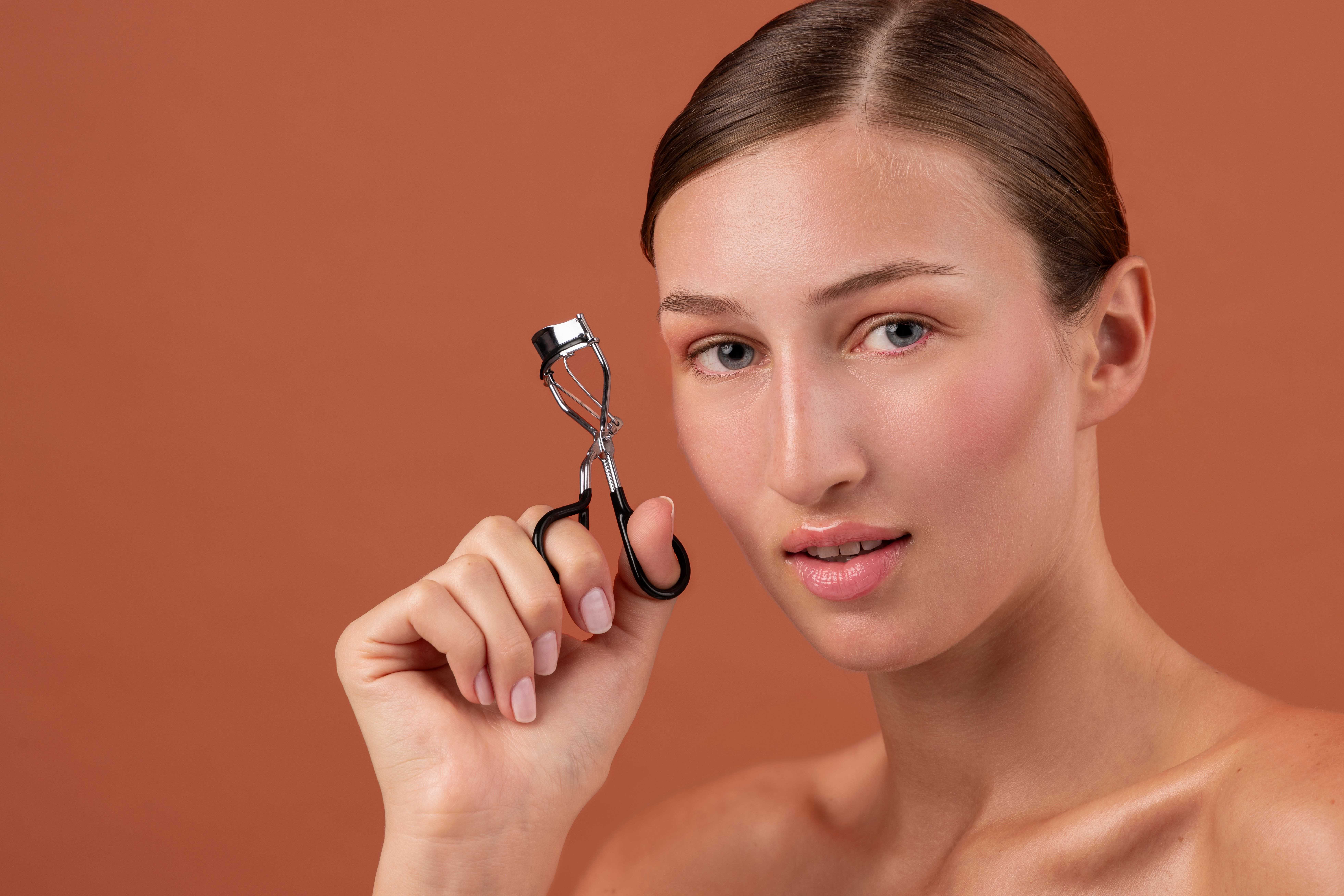 obtenir des cils parfaitement recourb&eacute;s avec le recourbe-cils chauffant ? &mdash; e sa temp&eacute;rature optimale, garantissant ainsi une efficacit&eacute;