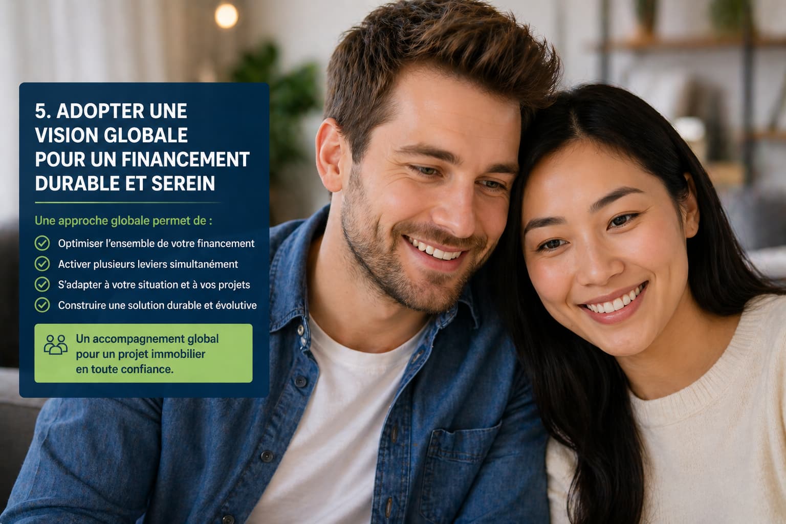 Couple heureux après optimisation de son financement et réussite de son projet immobilier