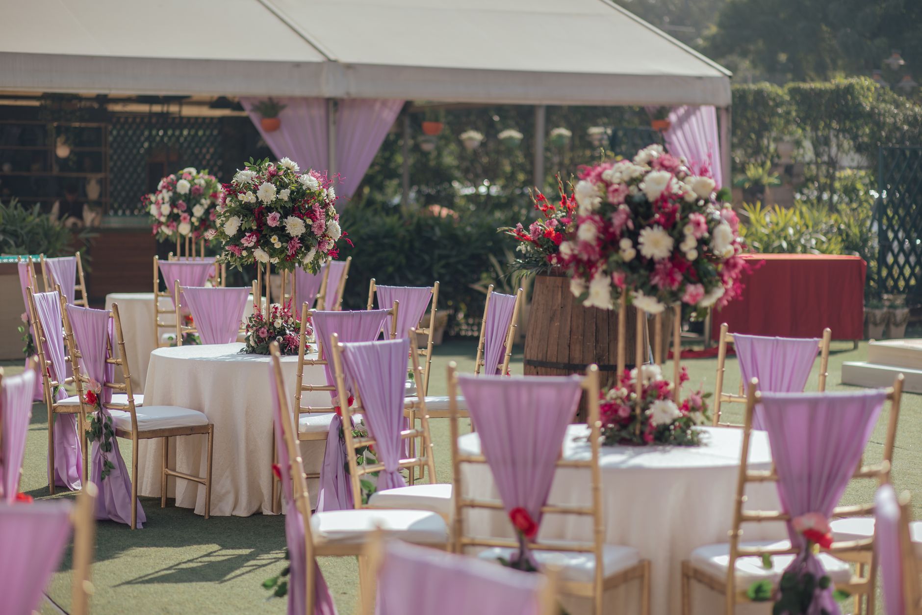 Mobilier de mariage, tables et chaises pour une réception mémorable