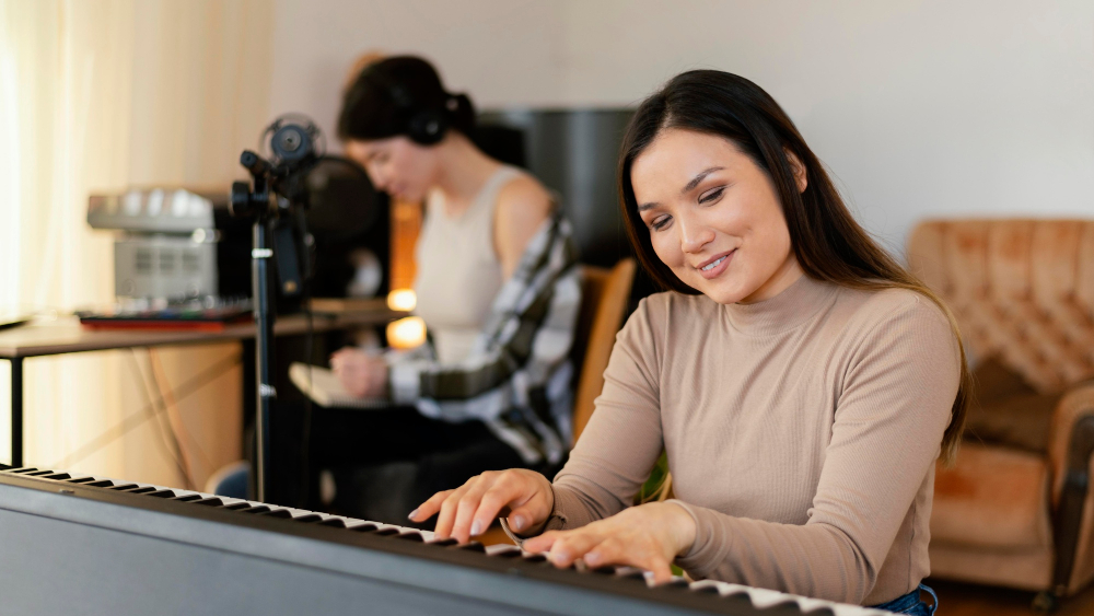 Comment travailler le piano entre deux cours sans rejouer les mêmes erreurs ?